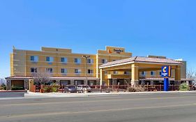 Comfort Inn Airport  3*